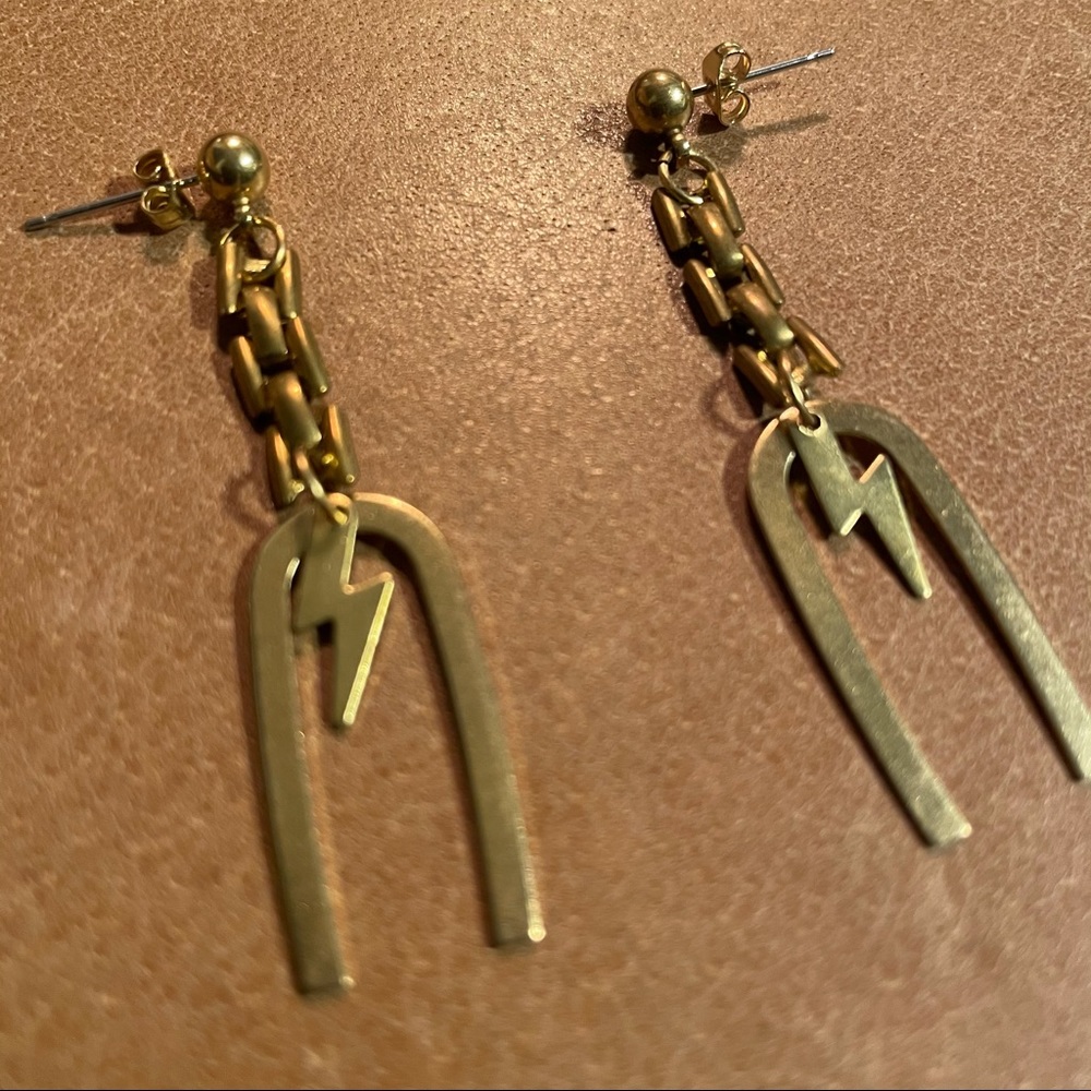 Brass lightning bolt earrings - Picture 4 of 5